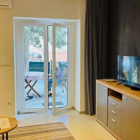 Stone House With Cute Terrase Apartament *