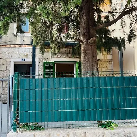 Stone House With Cute Terrase Daire Split