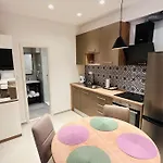 Stone House With Cute Terrase Apartament *